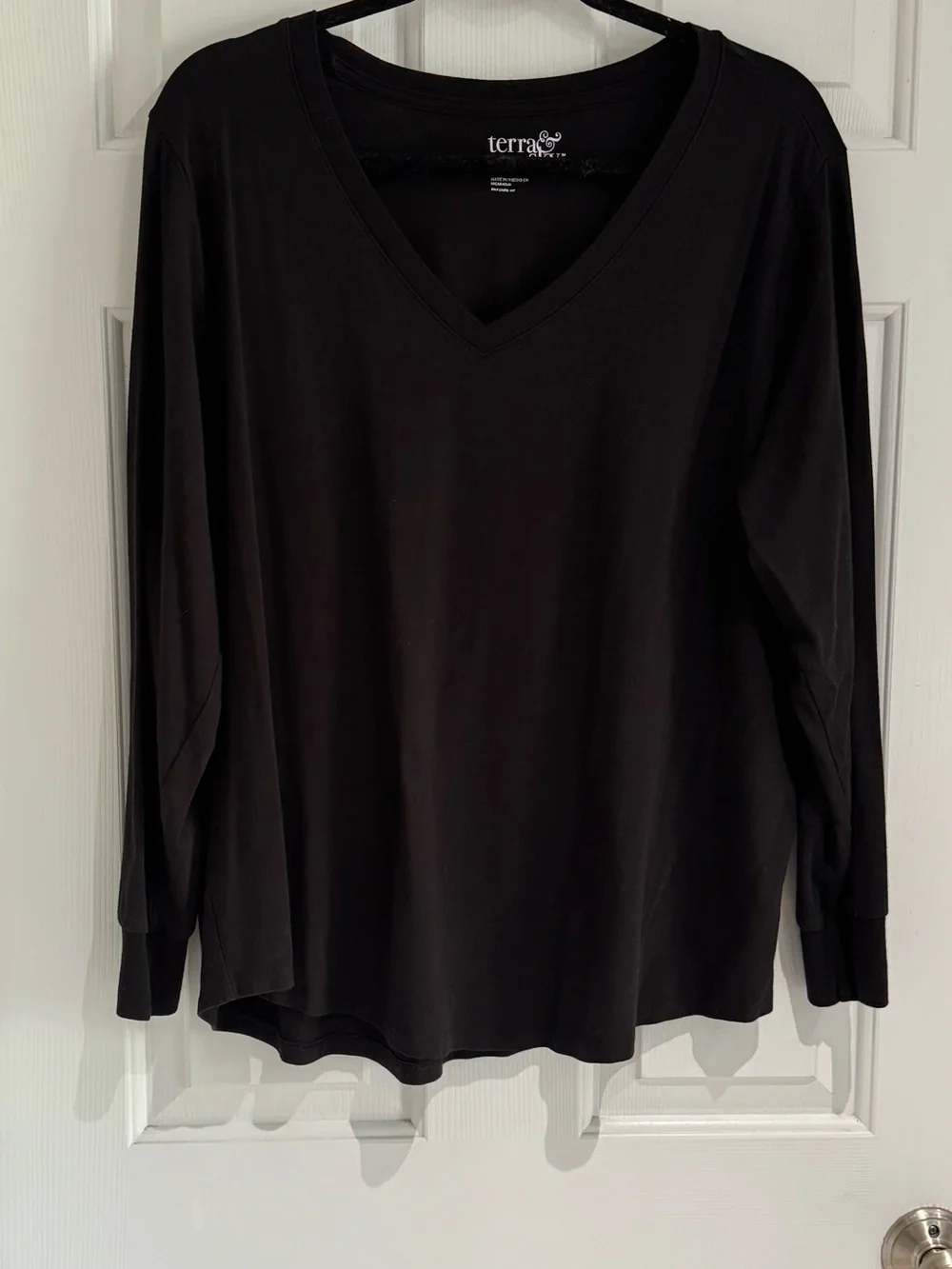 Terra & Sky Black V-Neck Long Sleeve Top - Picture 1 of 7
